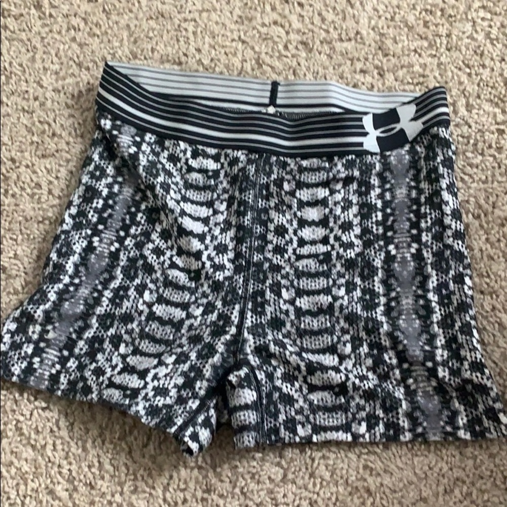 UNDER ARMOUR compression shorts